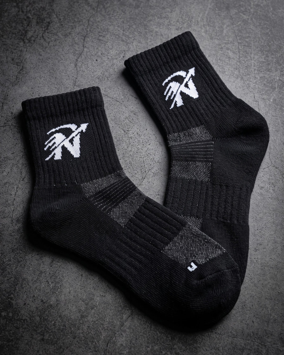 Paire de chaussettes de running NEOSTRIDE MW-1 noires en laine mérinos, logo tricoté