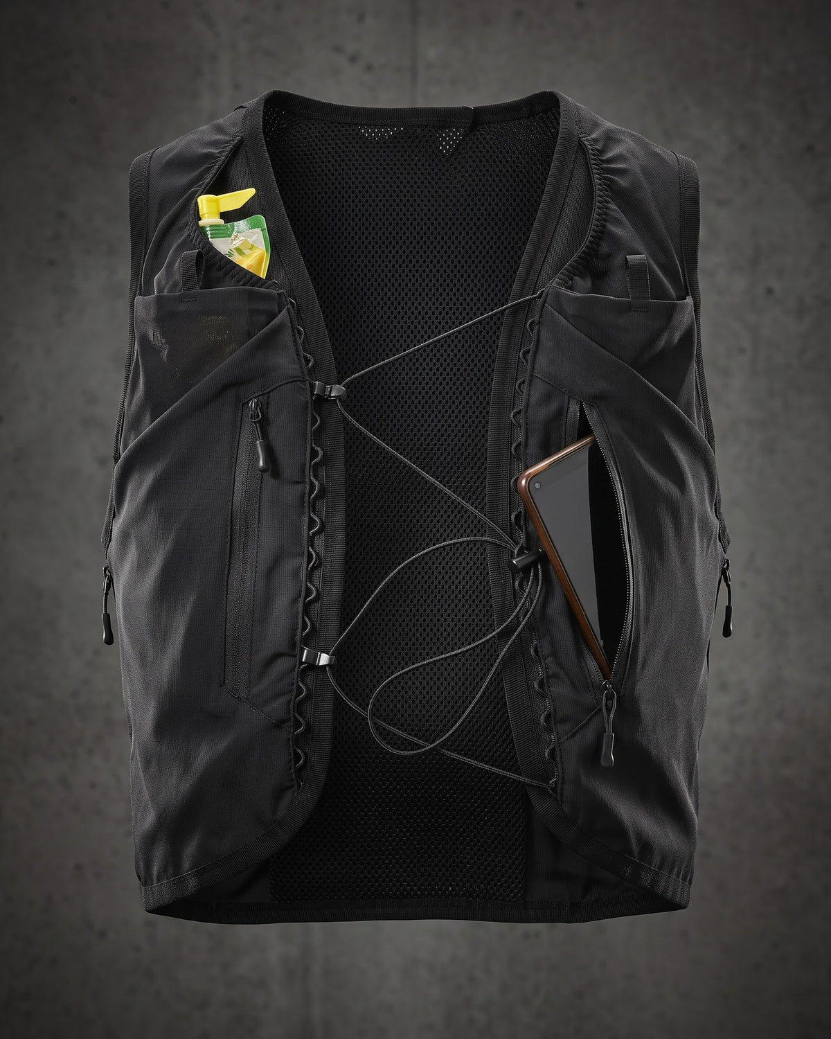 Gilet d'hydratation trail NEOSTRIDE HV-1 avec gel et téléphone dans les poches avant